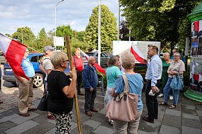 Protest przed urzędem w Policach-2780