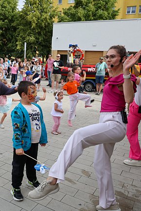 Kolorowe powitanie wakacji w Policach! Festyn, uśmiechy i pomoc dla Adasia-2786