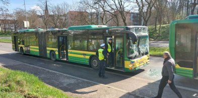 Szczecin. 13 osób poszkodowanych po zderzeniu dwóch autobusów SPPK-12305