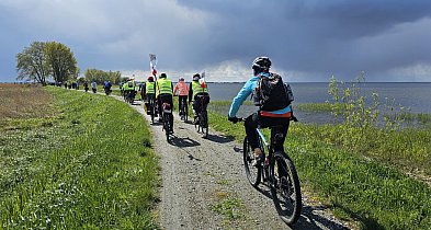 Blisko 500 rowerzystów razem z Gryfusem objechało Zalew Szczeciński-12730