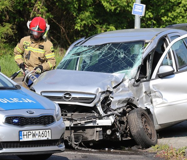 Zderzenie osobówki z samochodem ciężarowym w Pilchowie [foto]-12758