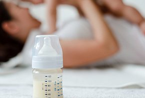 Groźna bakteria w mleku dla niemowląt. Nie podawaj dzieciom!-12900