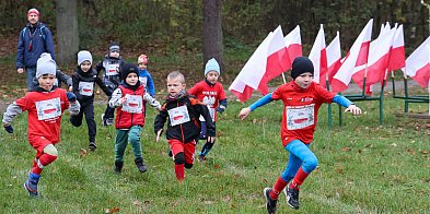 Dębowa Dycha. W Święto Niepodległości pobiegli też najmłodsi [foto]-15600