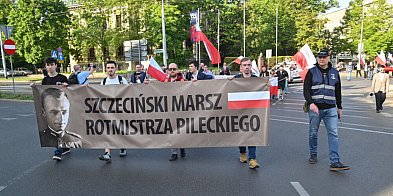 Szczecin: kilkadziesiąt osób w marszu upamiętniającym…-17929