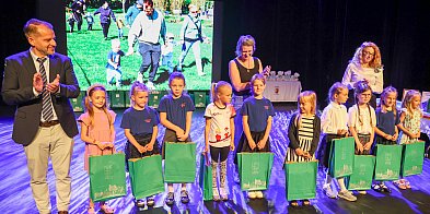 Sportowe podsumowanie roku szkolnego w gminie Police [foto]-18369