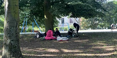 Migranci z centrum Szczecina przewiezieni do ośrodka Caritas w Policach-18518