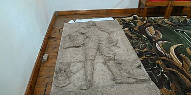 Skradzione epitafium z XVII wieku wróciło do kościoła -18581