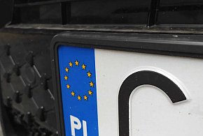 Rejestracja auta przez internet i koniec z przynoszeniem tablic. Rząd przyjął...-18605
