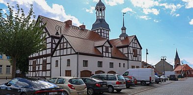 Nowe Warpno wprowadza płatne parkingi. Sprawdź, gdzie i za ile zaparkujesz-18664