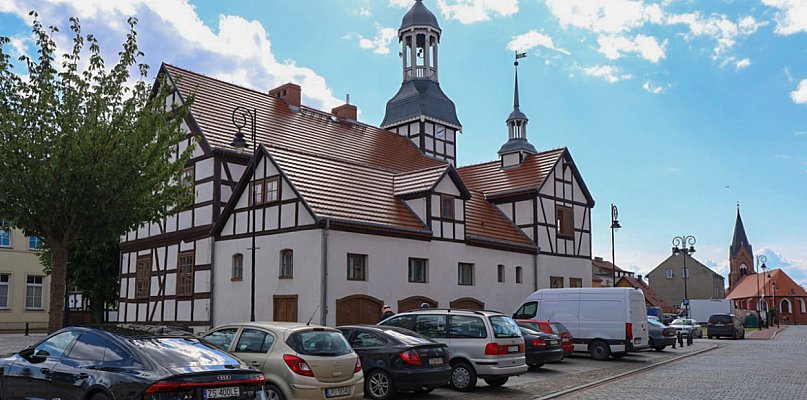 Nowe Warpno wprowadza płatne parkingi. Sprawdź, gdzie i za ile zaparkujesz - 18664