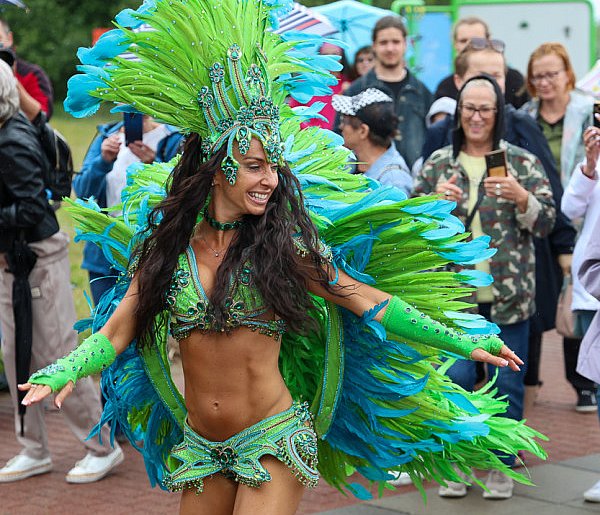 Brazylijska samba rozgrzała Trzebież mimo deszczu [foto]-18705
