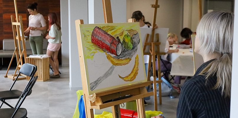 Plener malarski „Być jak Van Gogh” w Policach – deszcz nie przeszkodził artystom! - 18706
