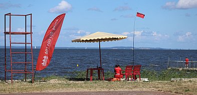 Czerwona flaga na plaży w Trzebieży - sinice-18745