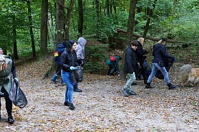 W Policach sprzątali las-2919