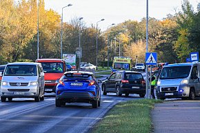 Wzmożony ruch przy polickiej nekropolii-2956