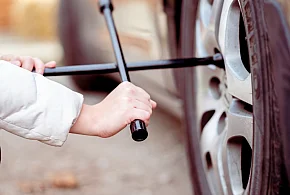 Z pozoru drobiazg, a może skończyć się tragedią. Urząd ostrzega kierowców-20179