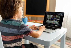 Popularni influencerzy mogą mieć kłopoty. Treści dla dzieci budzą kontrowersje-20227