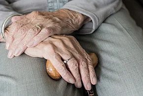 Te osoby dostaną dwie emerytury w grudniu. ZUS przesuwa przelewy-20377