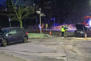 Wypadek na skrzyżowaniu w Policach. Jedna osoba w szpitalu-20682