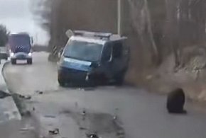 Policyjny radiowóz zderzył się z BMW-20980