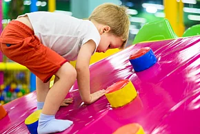 Zostawiasz dziecko w sali zabaw? Urząd wykrył poważne uchybienia-21184