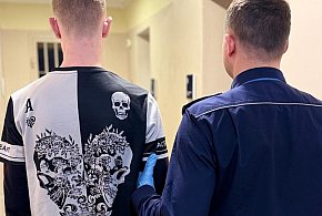 Uszkodził dwa przystanki autobusowe, teraz odpowie przed sądem