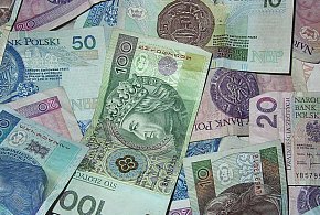 Państwo dopłaca 240 zł. Pieniądze właśnie trafiają na konta Polaków