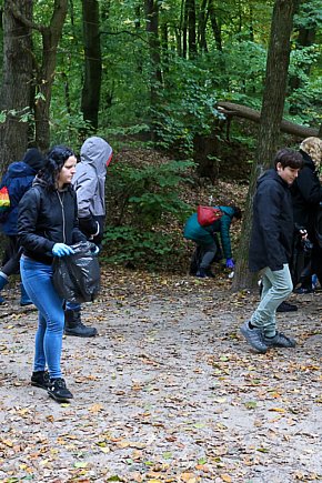 W Policach sprzątali las-2919