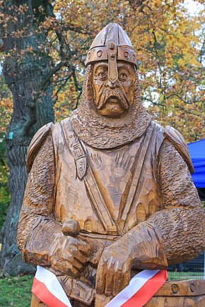 W Mścięcinie odsłonięto rzeźbę Mściwoja-2962