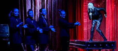 Kora. Falowanie i spadanie-379