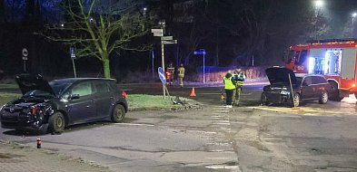 Wypadek na skrzyżowaniu w Policach. Jedna osoba w szpitalu-20682