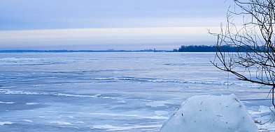 Policja z Polic sprawdza zamarznięte zbiorniki wodne i apeluje o ostrożność-21214