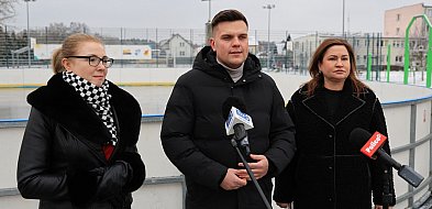 Ferie 2026. Basen i lodowisko za darmo dla uczniów powiatu polickiego