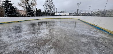 Lodowisko w Policach zamknięte. Powodem deszcz i odwilż