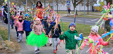 Wiosna! Barwne korowody dzieci przeszły ulicami Polic