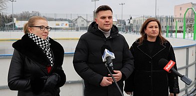 Ferie 2026. Basen i lodowisko za darmo dla uczniów powiatu polickiego