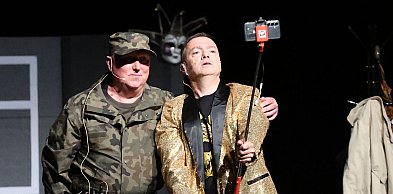 "Teatr najdłużej oprze się krwiożerczej AI" - rozmowa z twórcą Teatru OFFensywnego