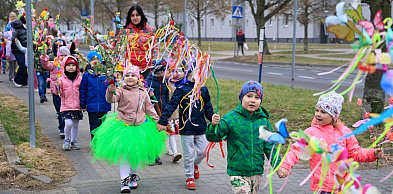 Wiosna! Barwne korowody dzieci przeszły ulicami Polic