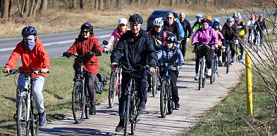 Powitali wiosnę na dwóch kółkach. Rodzinny rajd rowerowy w Policach