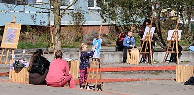 Sztuka pod gołym niebem. Plener malarski w Policach