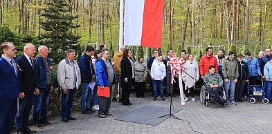 Uroczyste podniesienie flagi w PSONI Police z okazji świąt majowych