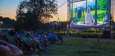 Letnie kino pod gwiazdami w Policach. Pierwszy seans już w czerwcu