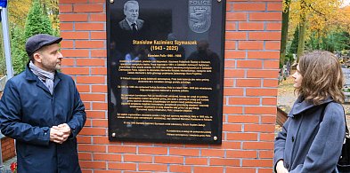 W Policach odsłonięto tablicę poświęconą Stanisławowi Szymaszkowi-20051