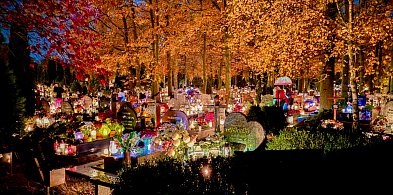 Police. Cmentarz po zmroku skłania do zadumy i refleksji [foto]-20090