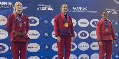 Adrianna Mazur podwójną złotą medalistką Mistrzostw Świata U20 w Grapplingu-20105