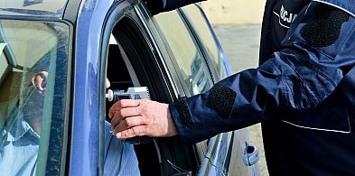 Pijany 52-latek złapany za kółkiem! Jechał bez uprawnień i badań technicznych-20481