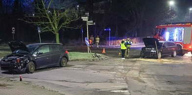 Wypadek na skrzyżowaniu w Policach. Jedna osoba w szpitalu-20682