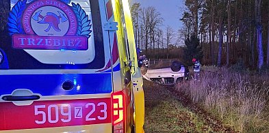 Dachowanie auta na DW114 koło Brzózek-20757