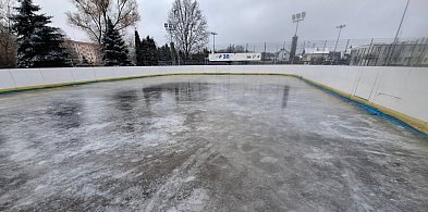 Lodowisko w Policach zamknięte. Powodem deszcz i odwilż