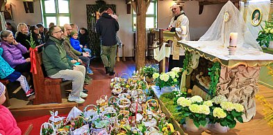 Wielka Sobota - święcenie pokarmów w Policach, Niekłończycy, Tatyni